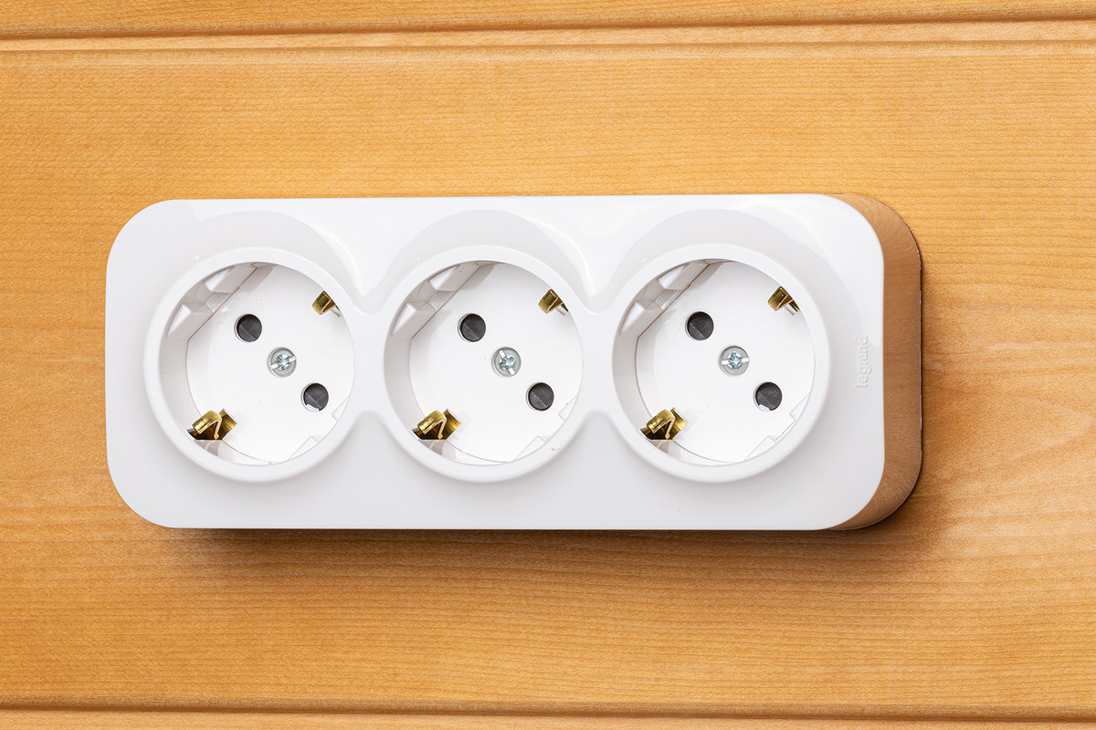 Розетка 3X2К+З шт БЕЛ