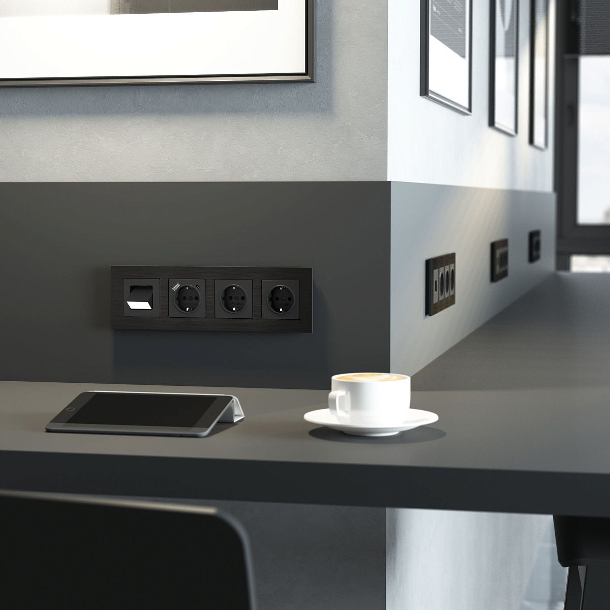 Рамка из металла на 4 поста АluMax черный алюминий W0043508